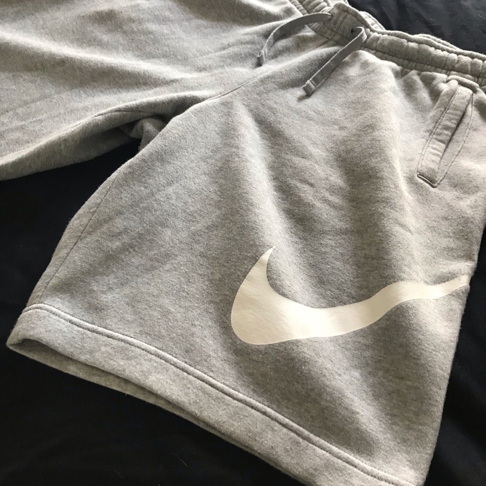 🚩Sold🚩🔥Nike Fleece Shorts🔥 - Picture 3 of 8